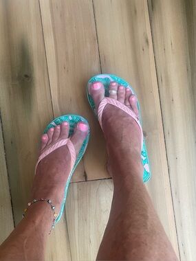 Vineyard Vines Pink Strap Flip Flops with Teal Patterned Footbed